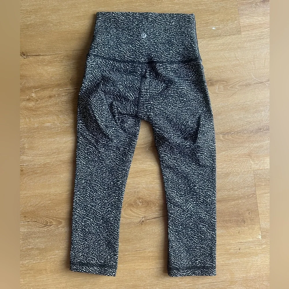 Lululemon Size 2 Cropped Leggings
